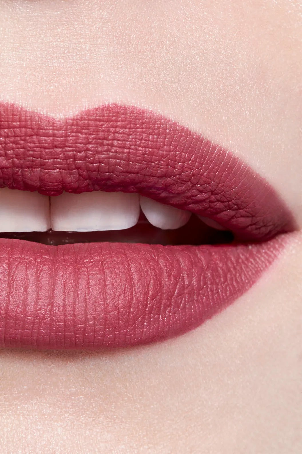 Son CHANEL Rouge Allure Velvet #357 Irrévérente