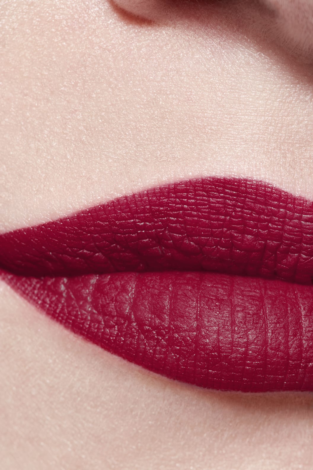 Son CHANEL Rouge Allure Velvet Les Perles #467 Précieuse - Raspberry Red-Kallos