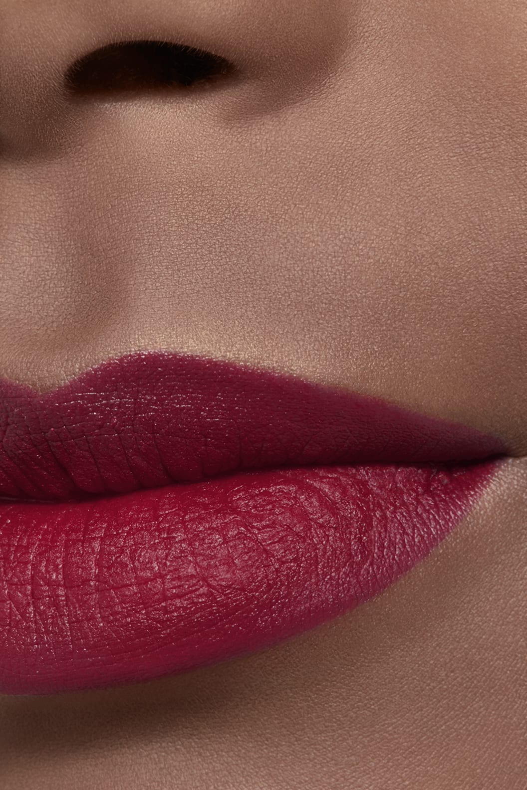 Son CHANEL Rouge Allure Velvet Les Perles #467 Précieuse - Raspberry Red-Kallos