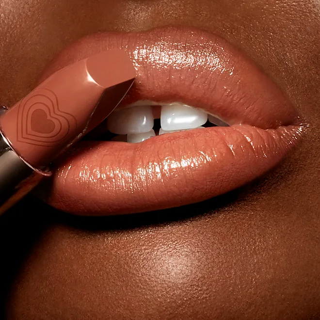 Son Charlotte Tilbury Look Of Love Lipstick #Nude Romance