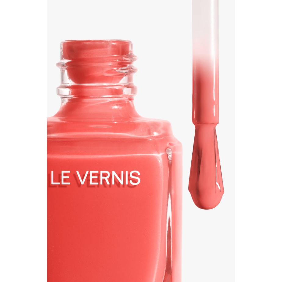 Sơn Móng Tay CHANEL Le Vernis #121 Première Dame - A Bright Pink Coral - Kallos Vietnam