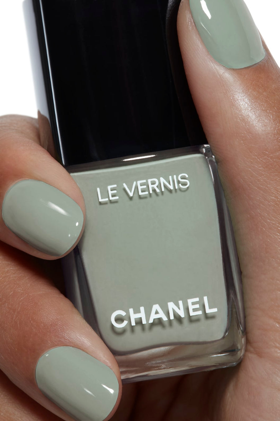 Sơn Móng Tay CHANEL Le Vernis #131 Cavalier Seul - A Sage Green - Kallos Vietnam