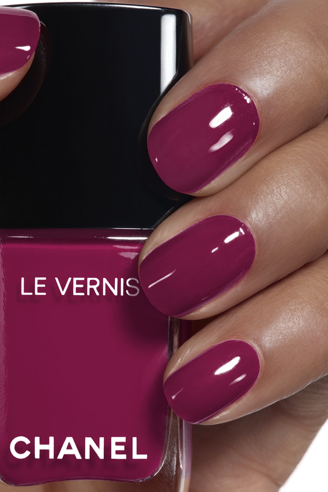 Sơn Móng Tay CHANEL Le Vernis #139 Activiste - A Deep Plum - Kallos Vietnam