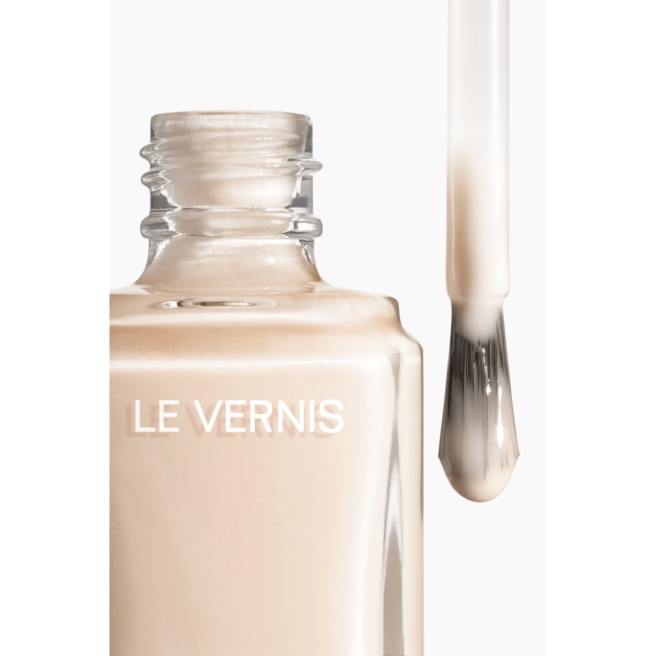Sơn Móng Tay CHANEL Le Vernis #167 White Silk - A Pink White - Kallos Vietnam