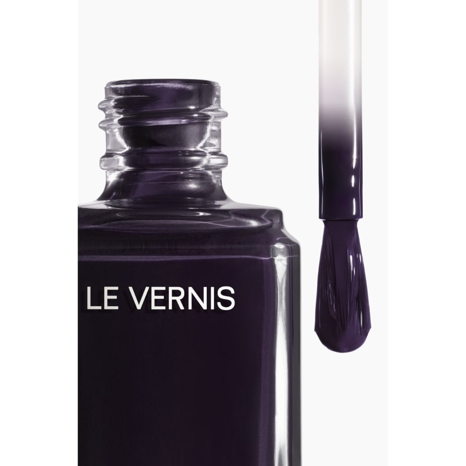 Sơn Móng Tay CHANEL Le Vernis #193 Storyteller - Deep Black-Purple