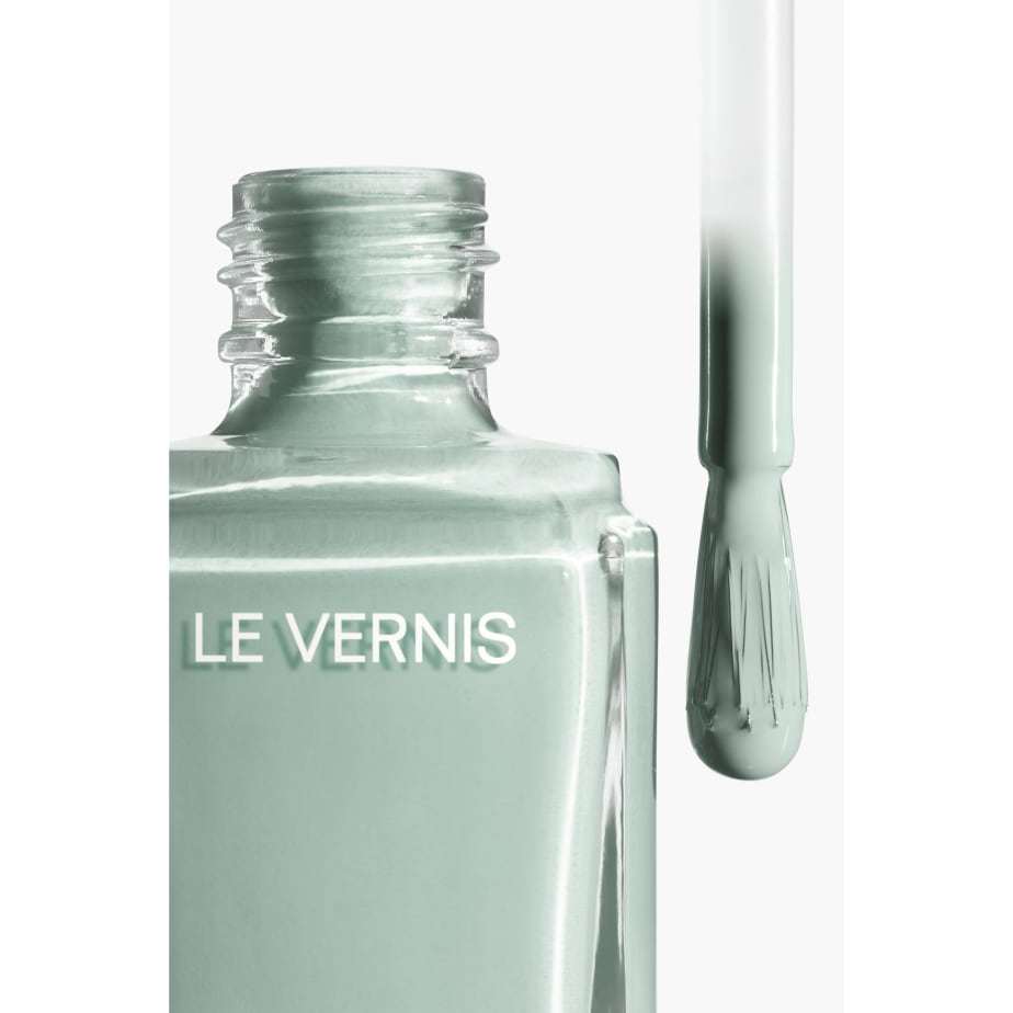 Sơn Móng Tay CHANEL Le Vernis #197 Artiste - An Aqua Green