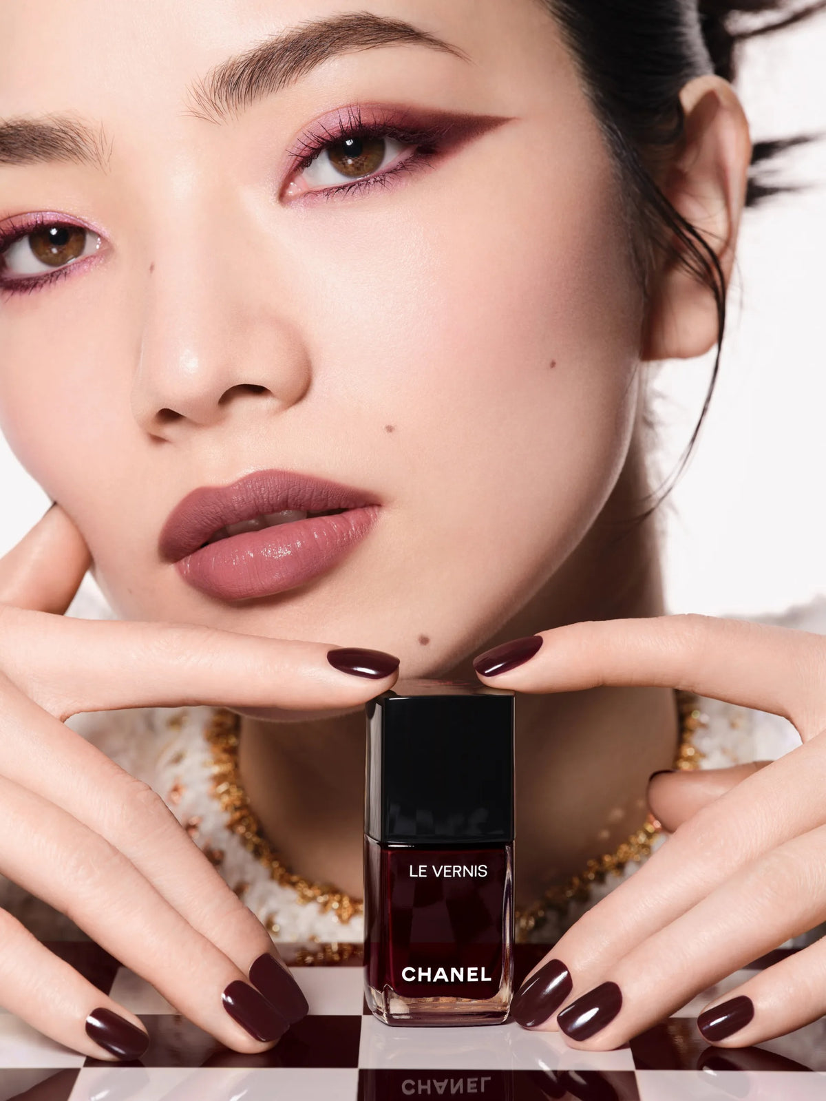 Sơn Móng Tay CHANEL Le Vernis #397 Rouge Noir