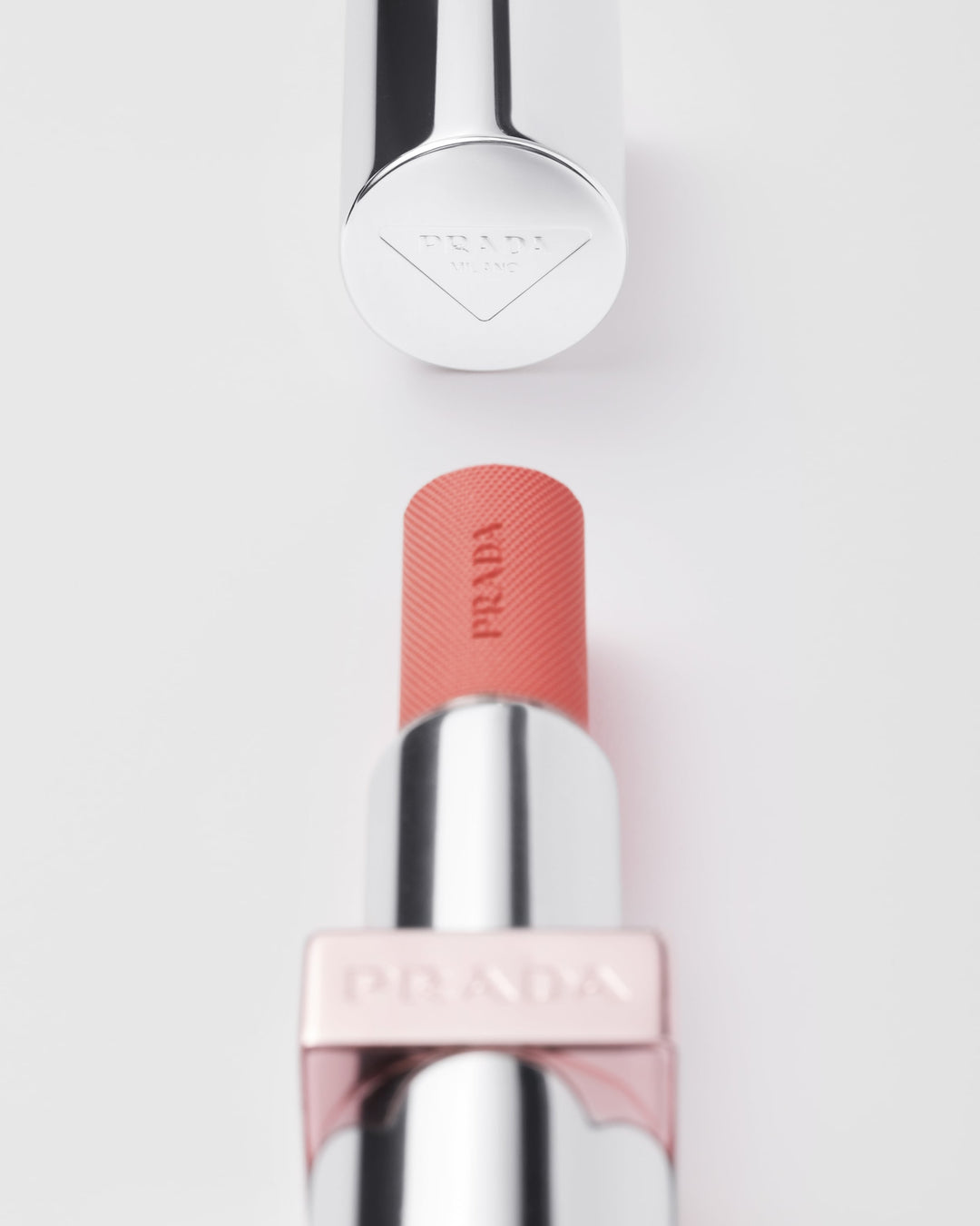 Son PRADA Light Glowing Lip Color #U019 Brown