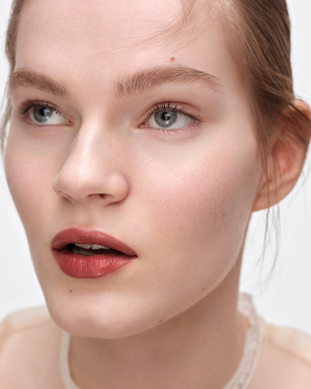 Son PRADA Light Glowing Lip Color #U020 Rosso