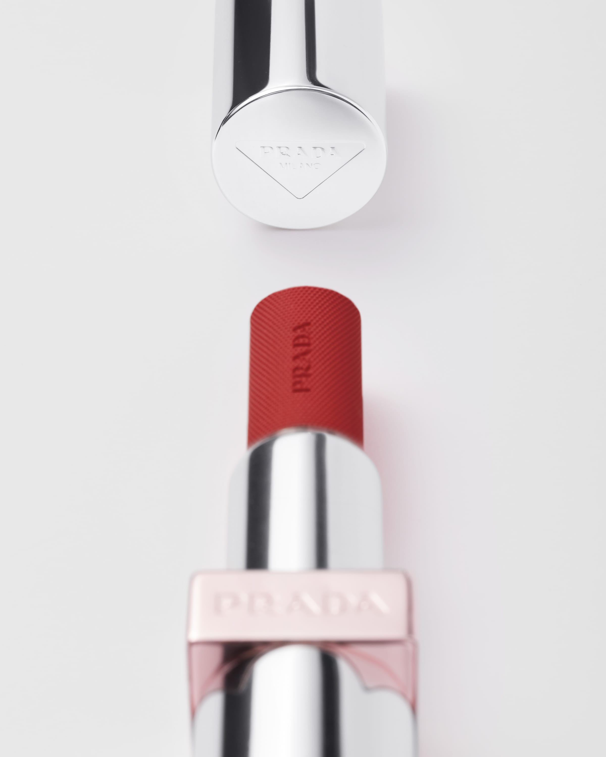 Son PRADA Light Glowing Lip Color #U020 Rosso-Kallos