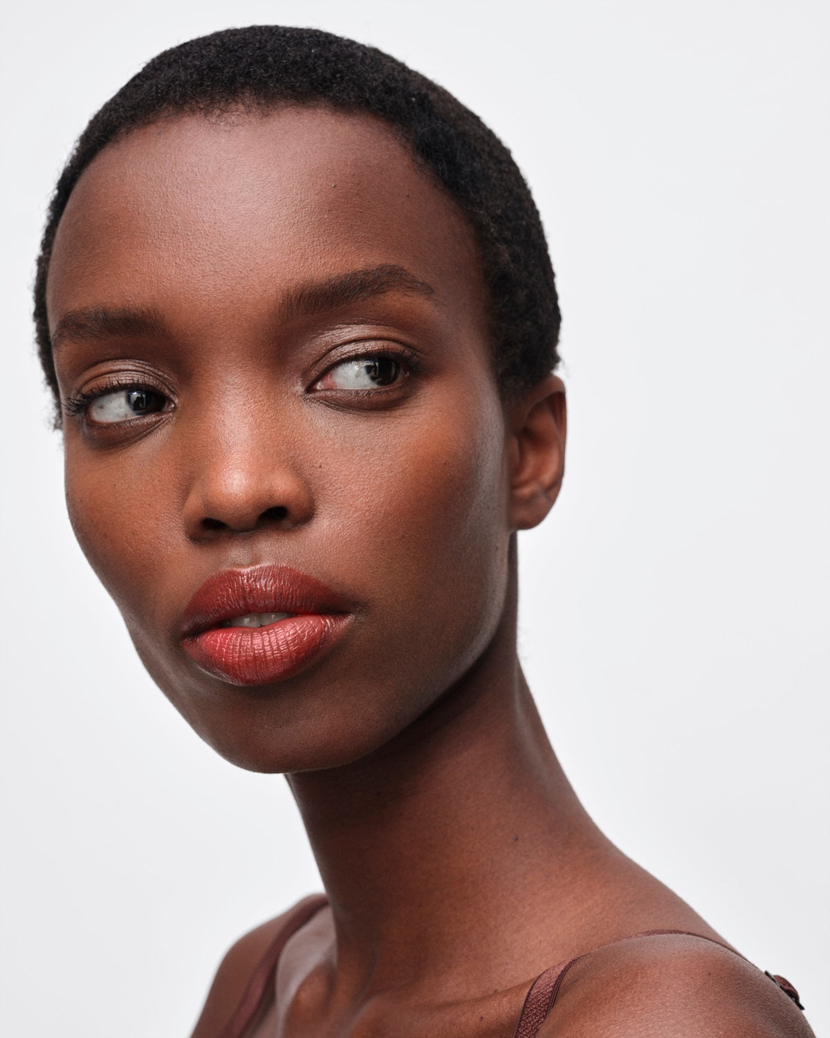 Son PRADA Light Glowing Lip Color #U020 Rosso