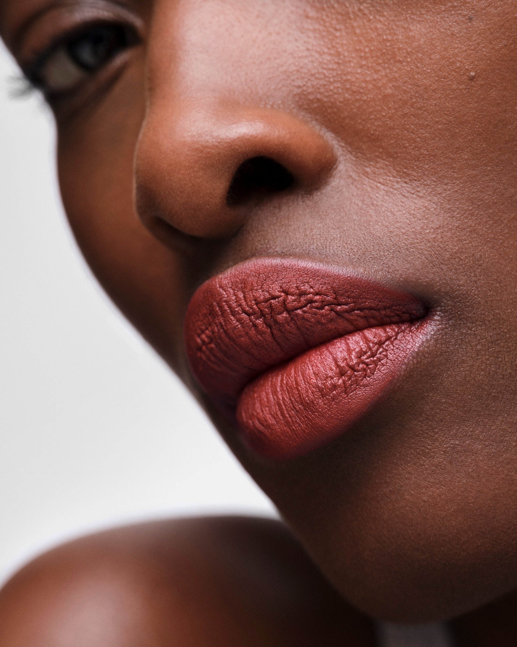 Son PRADA Monochrome Hyper Matte Lipstick #B02 Quartz - Kallos Vietnam