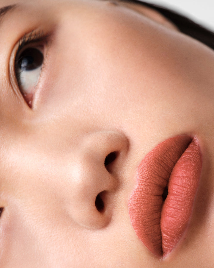 Son PRADA Monochrome Hyper Matte Lipstick 