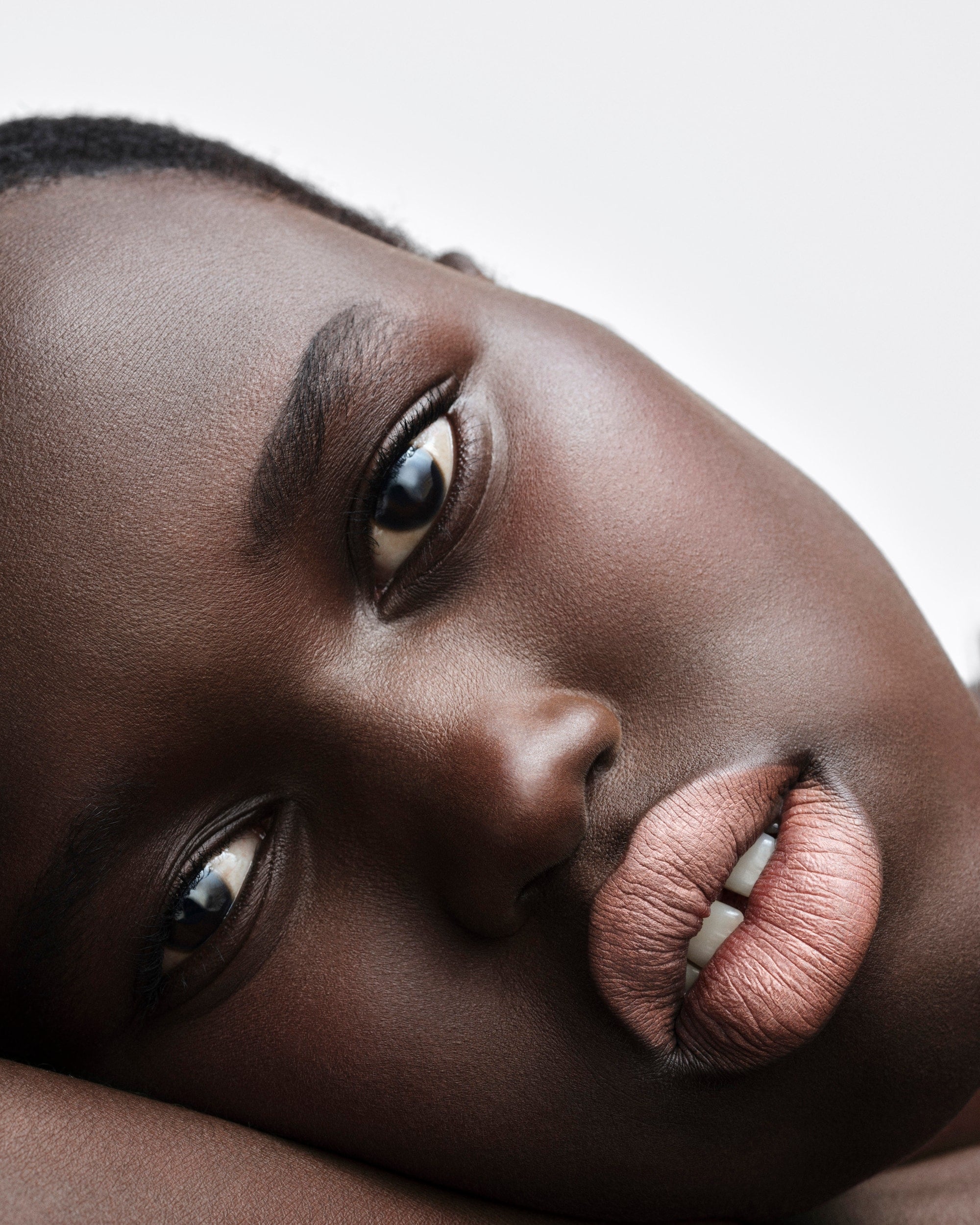 Son PRADA Monochrome Hyper Matte Lipstick #B11 Alabaster - Kallos Vietnam