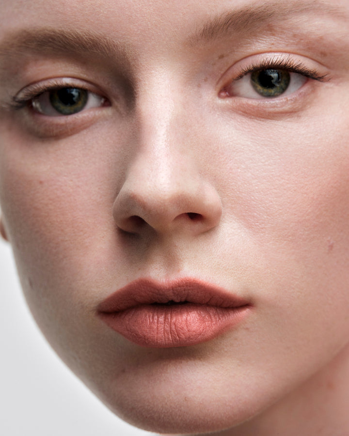 Son PRADA Monochrome Hyper Matte Lipstick 