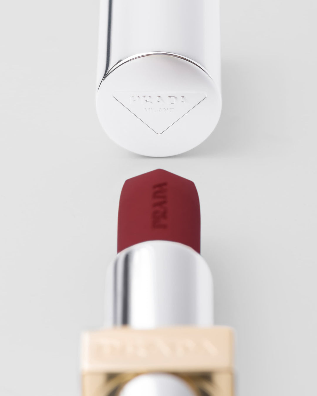 Son PRADA Monochrome Hyper Matte Lipstick #B15 Uniform