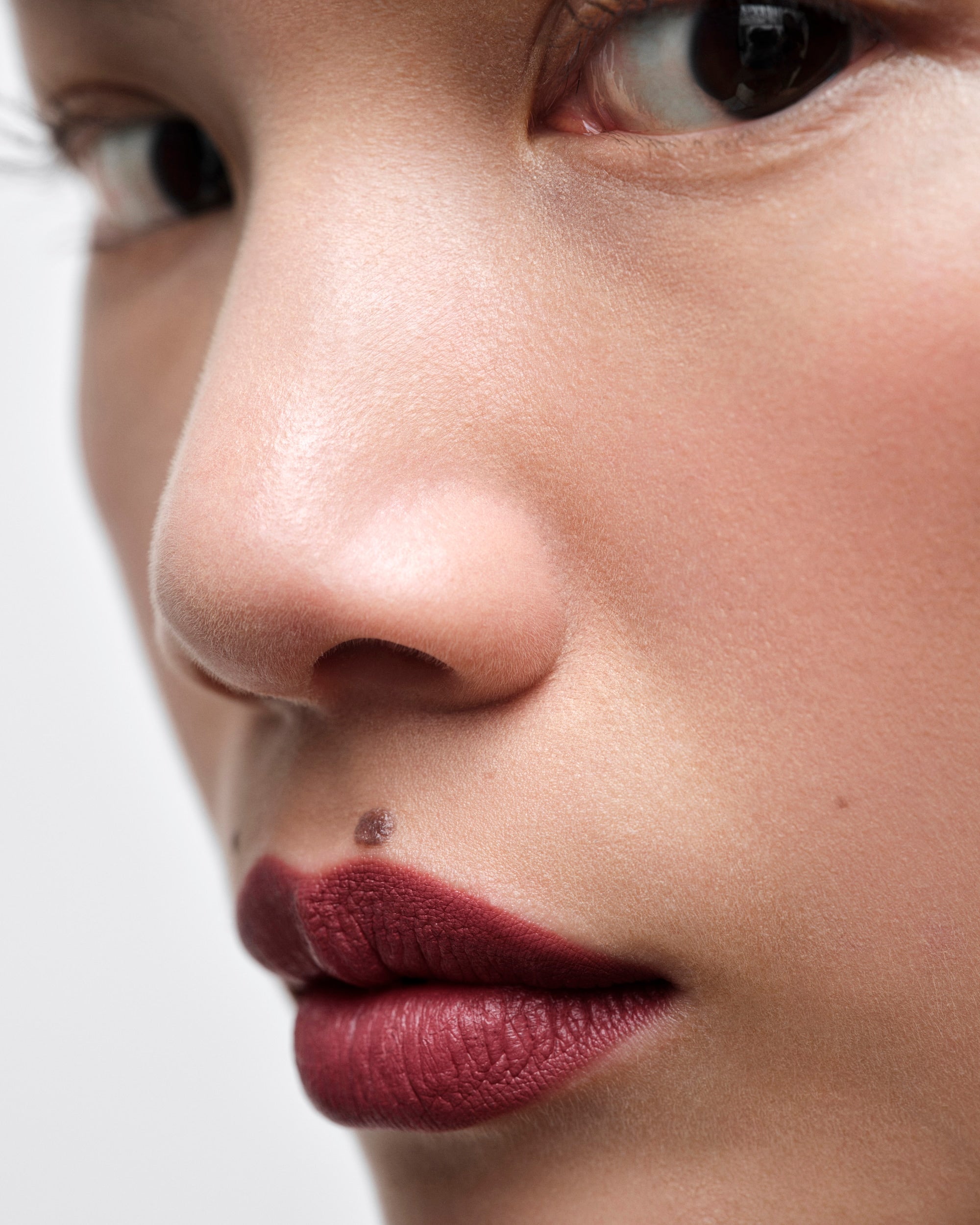 Son PRADA Monochrome Hyper Matte Lipstick #B15 Uniform - Kallos Vietnam