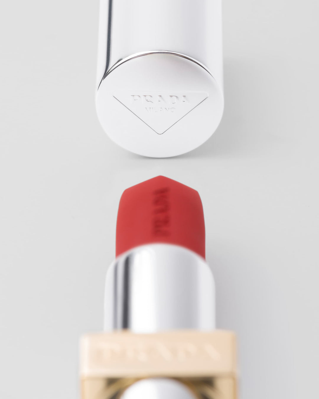 Son PRADA Monochrome Hyper Matte Lipstick #O76 Amber