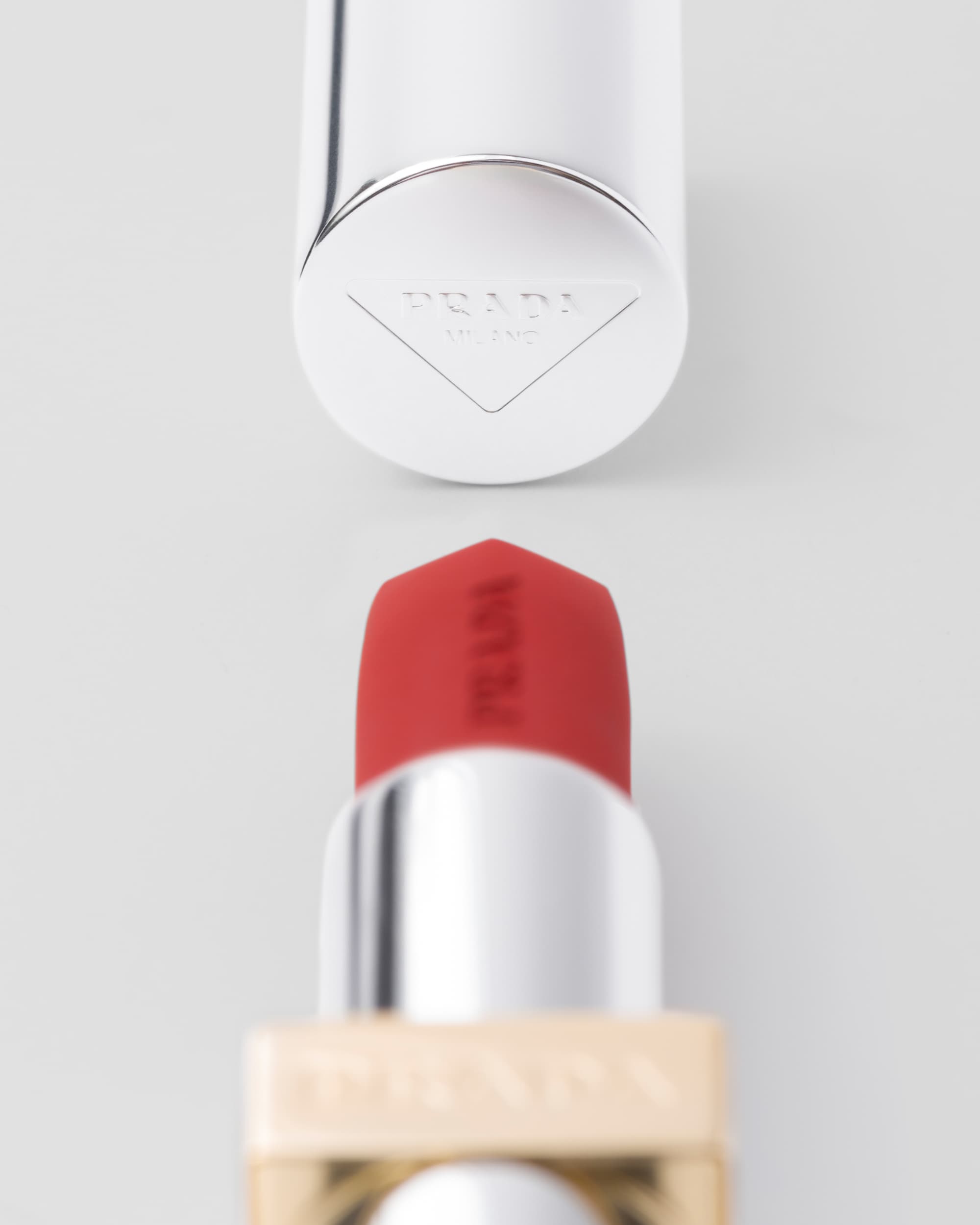 Son PRADA Monochrome Hyper Matte Lipstick #O76 Amber - Kallos Vietnam