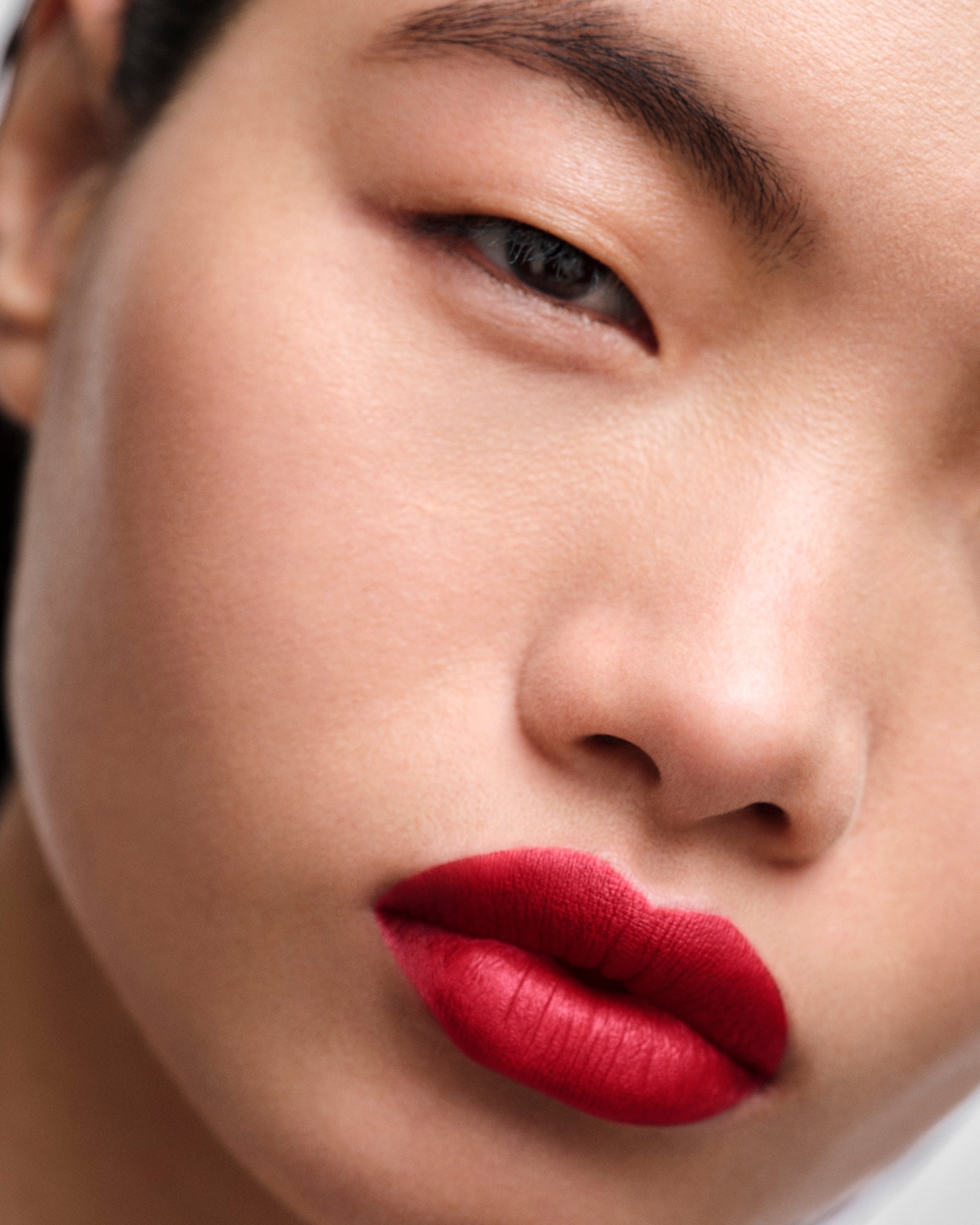Son PRADA Monochrome Hyper Matte Lipstick #O76 Amber - Kallos Vietnam