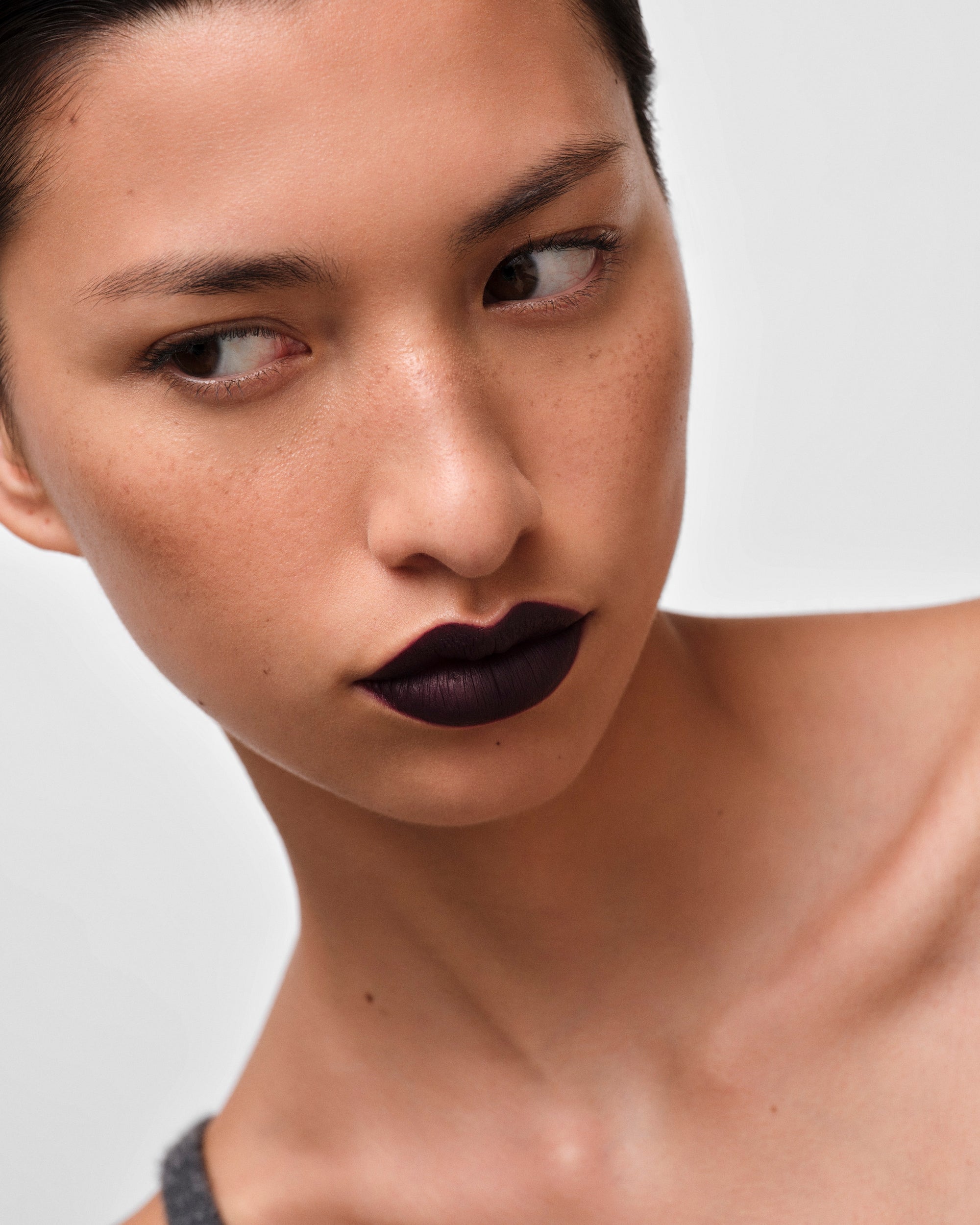 Son PRADA Monochrome Hyper Matte Lipstick #P57 Ultraviolet - Kallos Vietnam