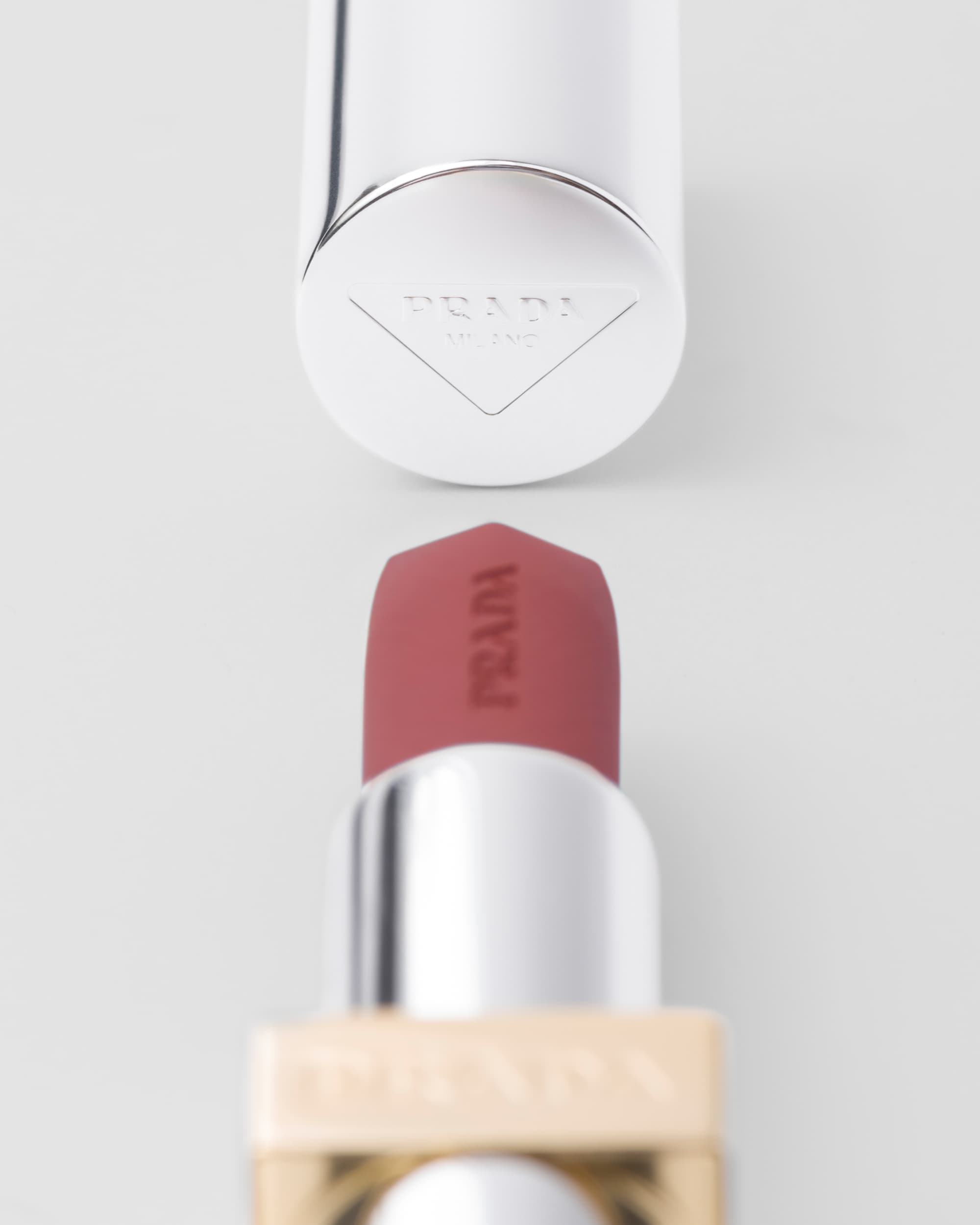 Son PRADA Monochrome Hyper Matte Lipstick #P58 Tamaris - Kallos Vietnam