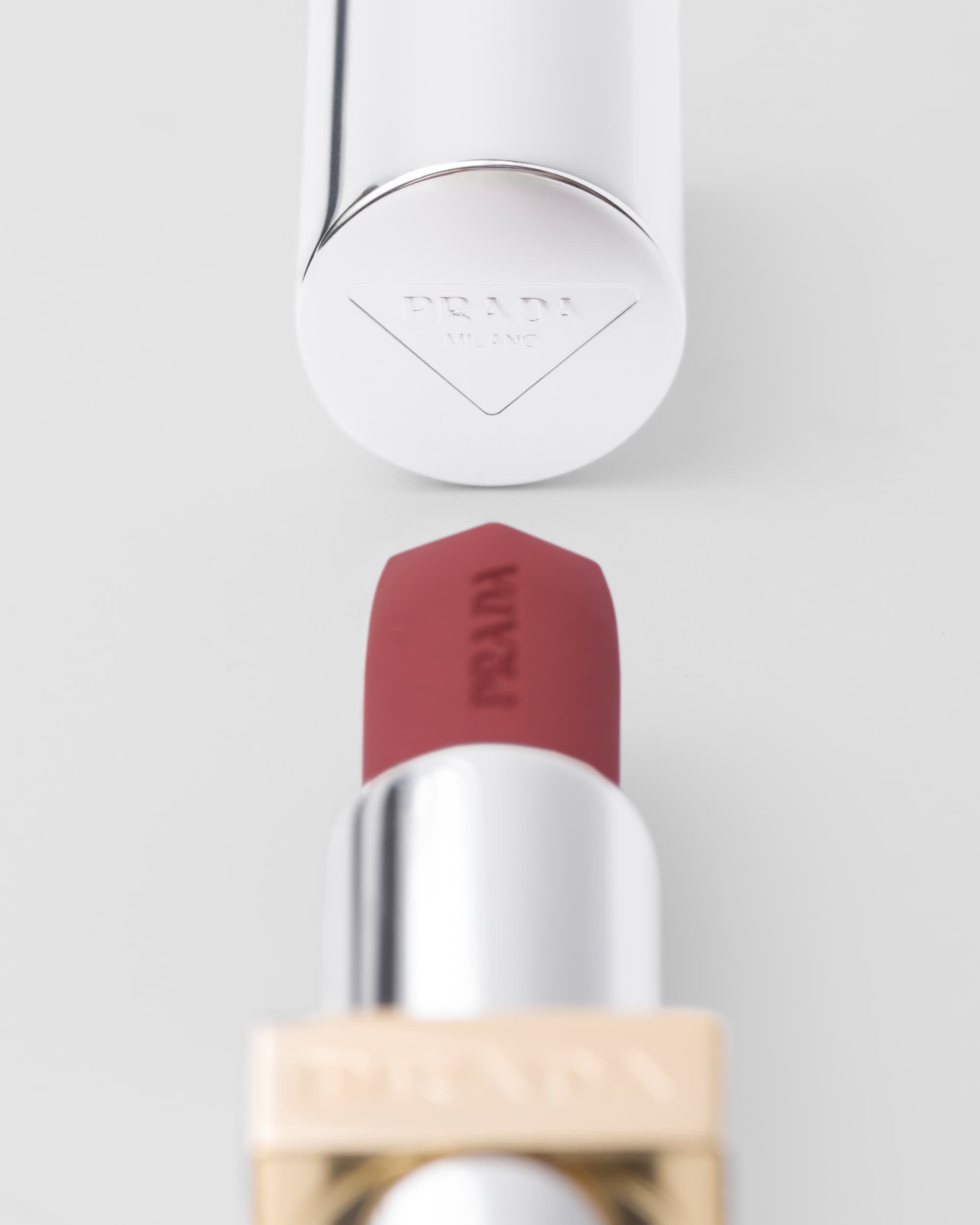 Son PRADA Monochrome Hyper Matte Lipstick #P59 Amarena - Kallos Vietnam