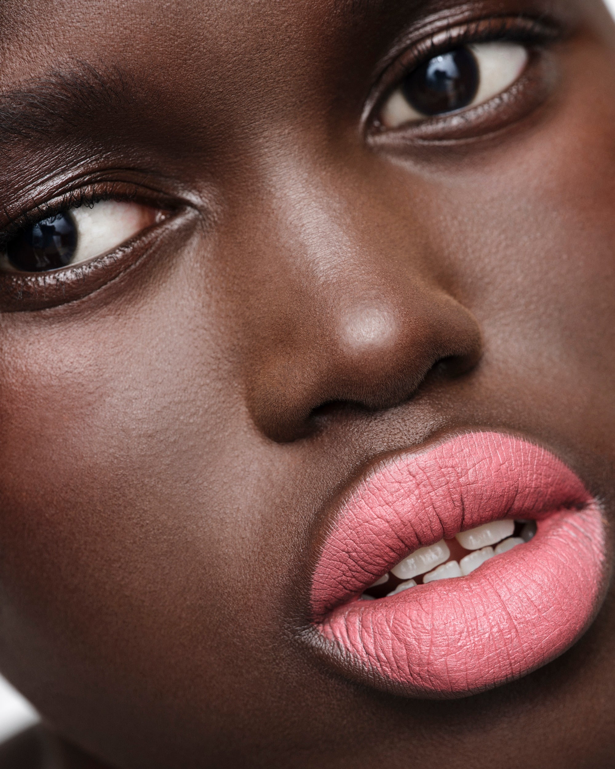 Son PRADA Monochrome Hyper Matte Lipstick #P59 Amarena - Kallos Vietnam