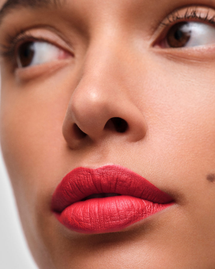 Son PRADA Monochrome Hyper Matte Lipstick 