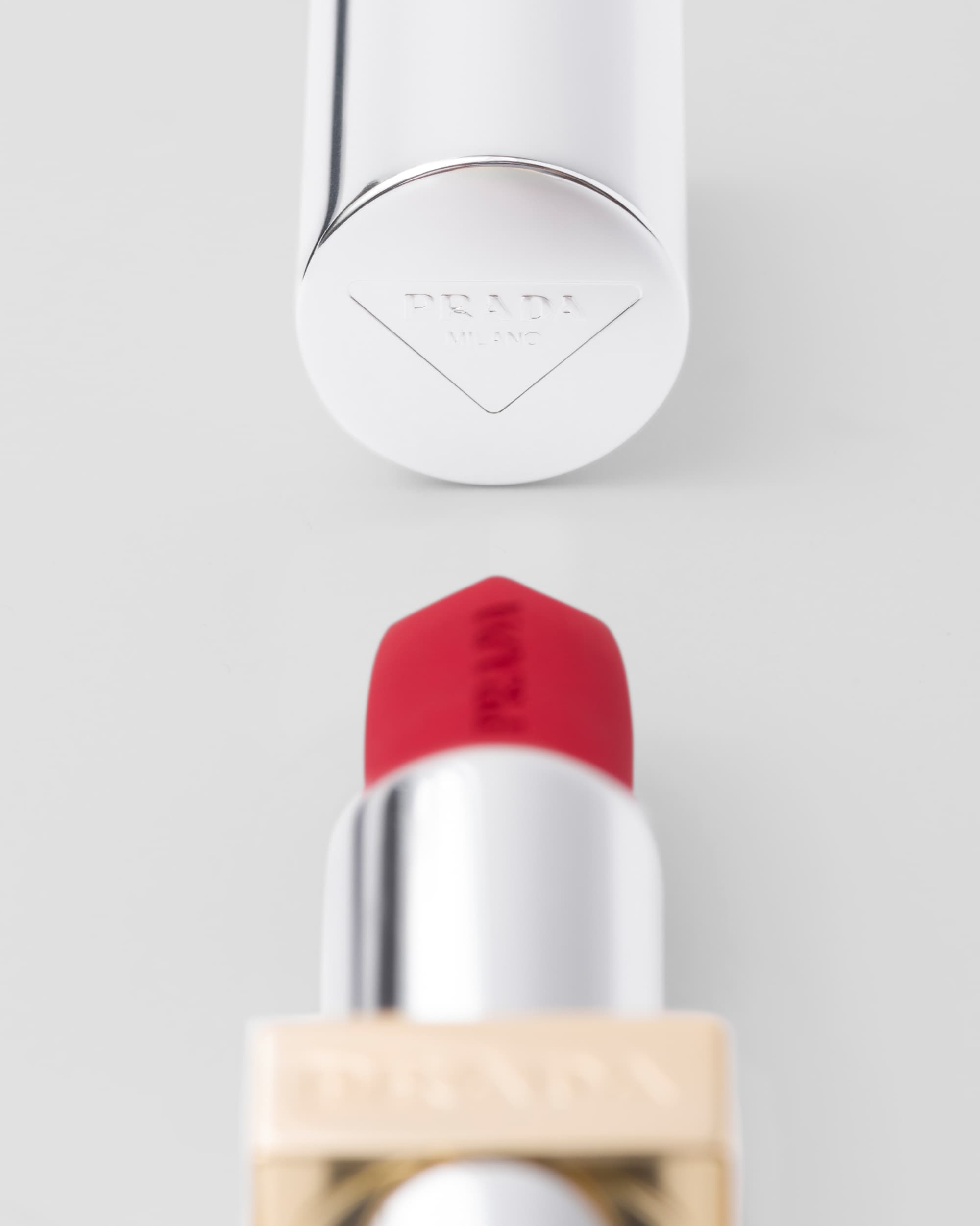 Son PRADA Monochrome Hyper Matte Lipstick #R28 Fuoco - Kallos Vietnam