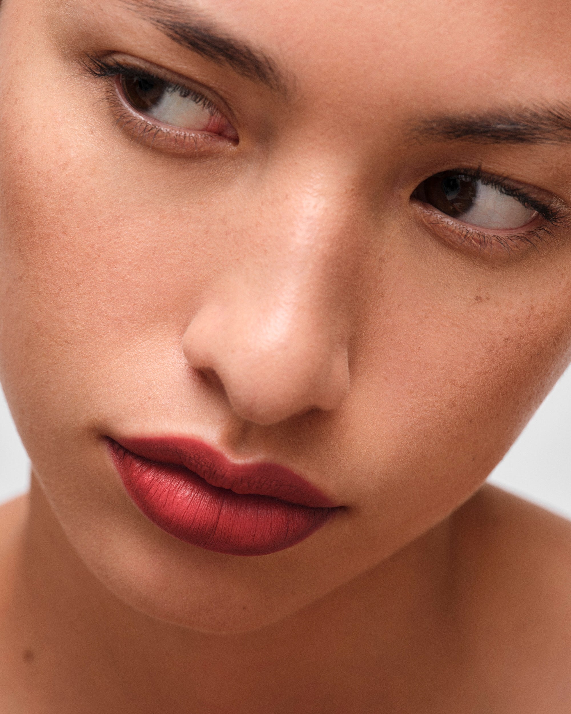 Son PRADA Monochrome Hyper Matte Lipstick #R29 Pompei - Kallos Vietnam