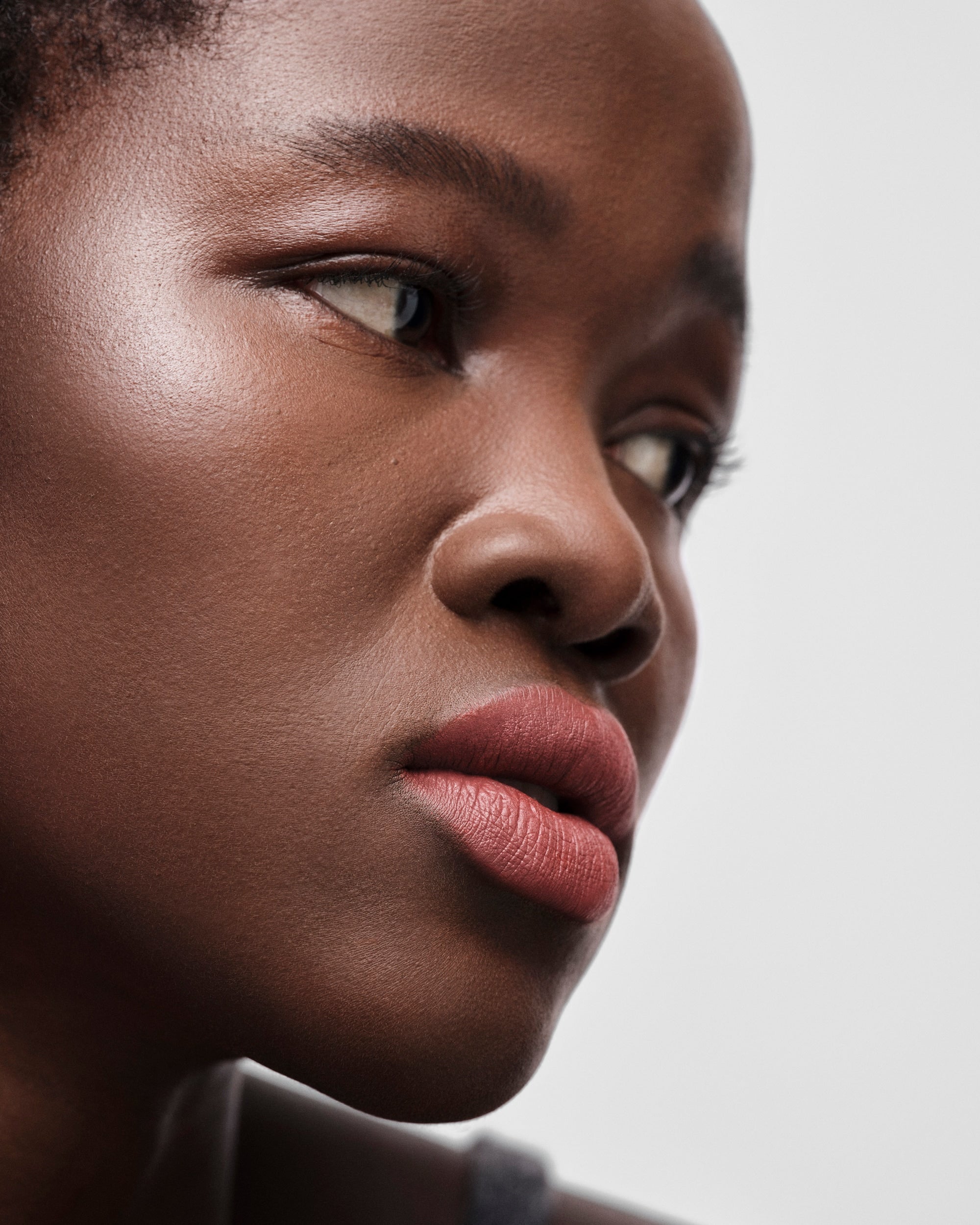 Son PRADA Monochrome Soft Matte Lipstick #B102 Sienne - Kallos Vietnam