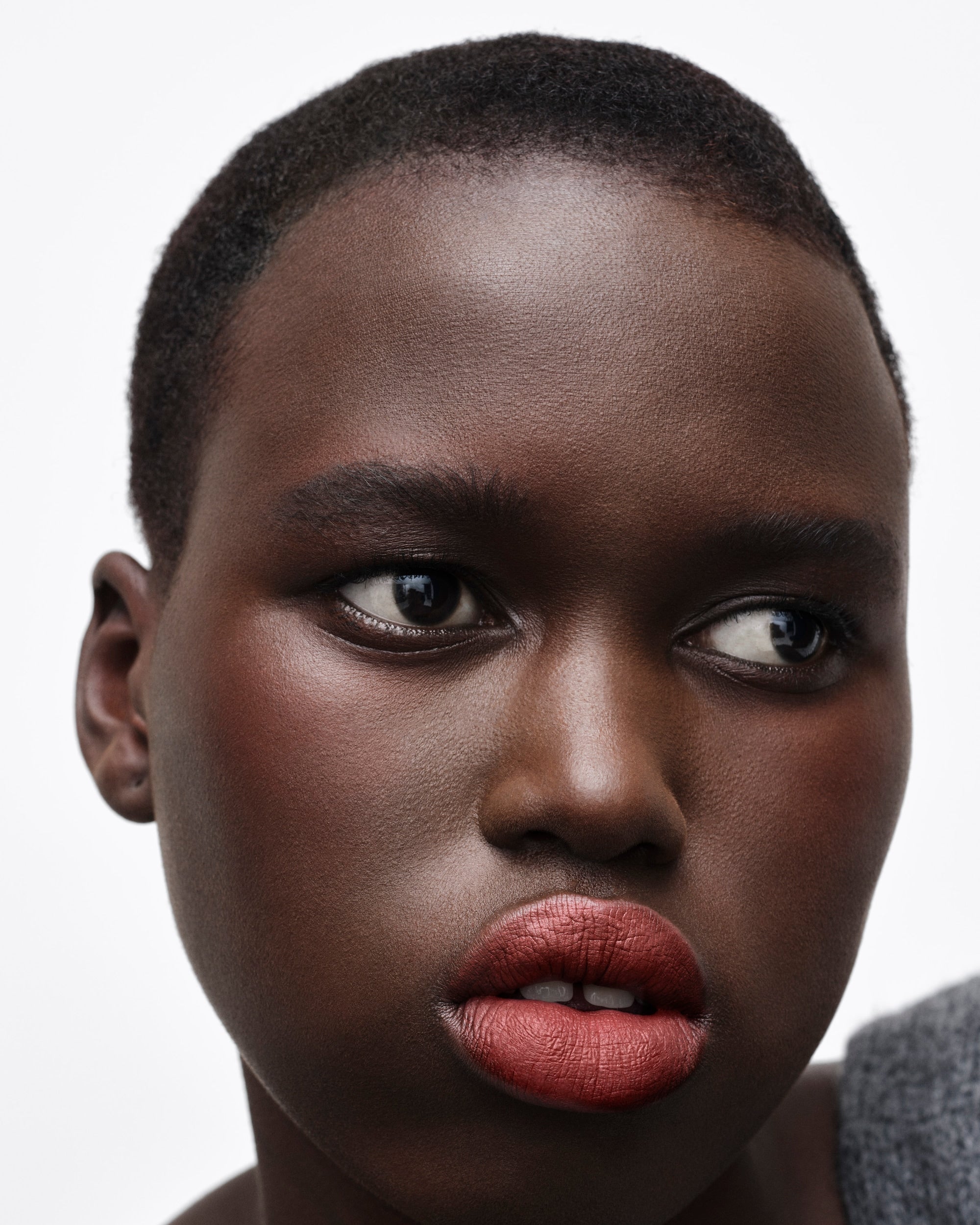Son PRADA Monochrome Soft Matte Lipstick #B106 Caramel - Kallos Vietnam