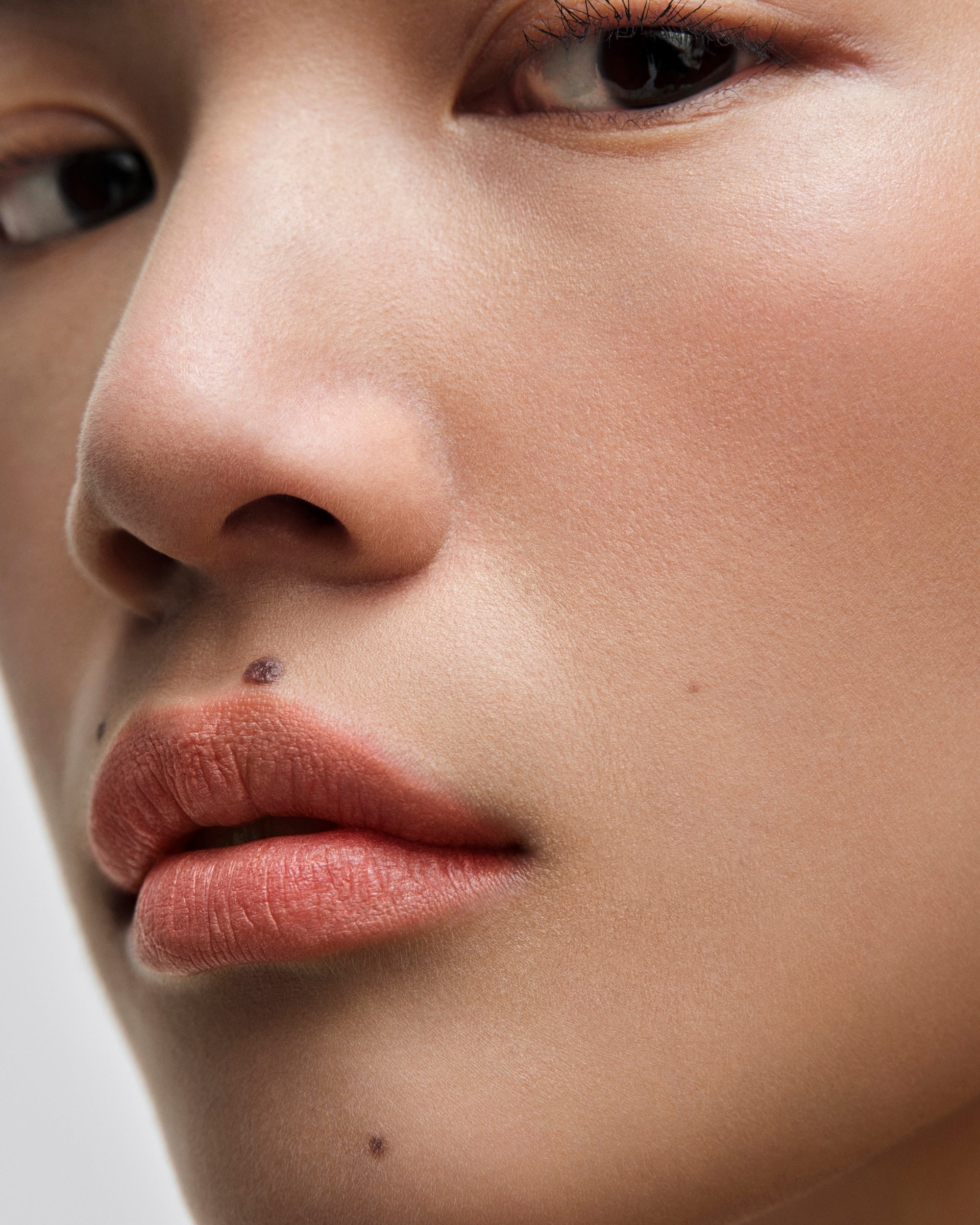 Son PRADA Monochrome Soft Matte Lipstick #B108 Beige - Kallos Vietnam