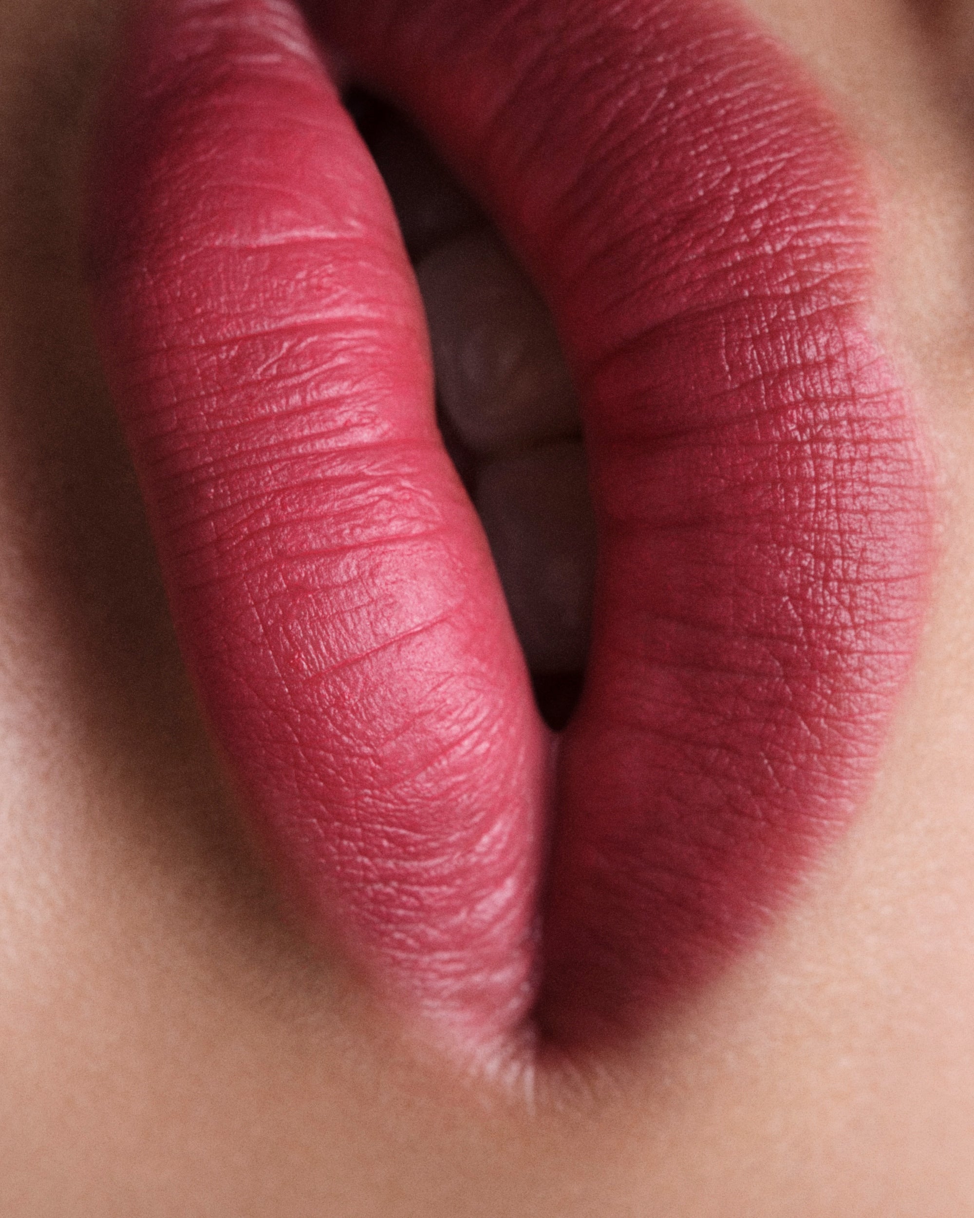 Son PRADA Monochrome Soft Matte Lipstick #P157 Pourpre - Kallos Vietnam