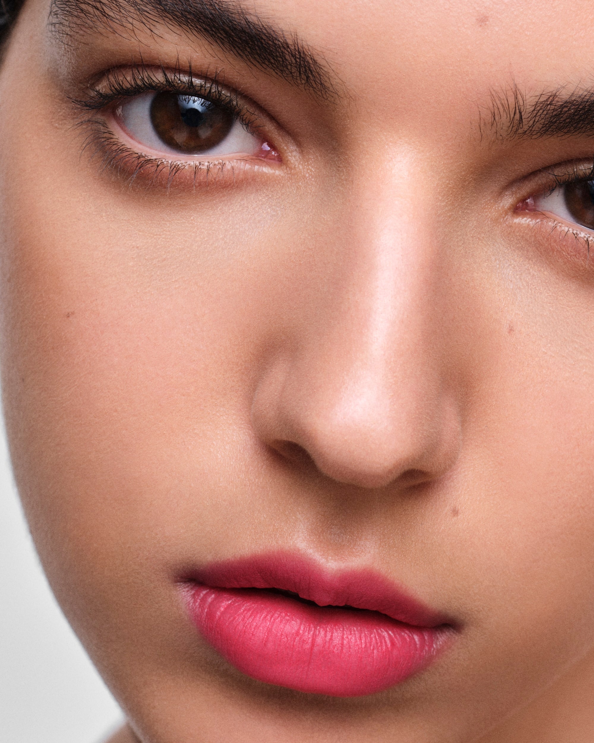Son PRADA Monochrome Soft Matte Lipstick #P157 Pourpre - Kallos Vietnam
