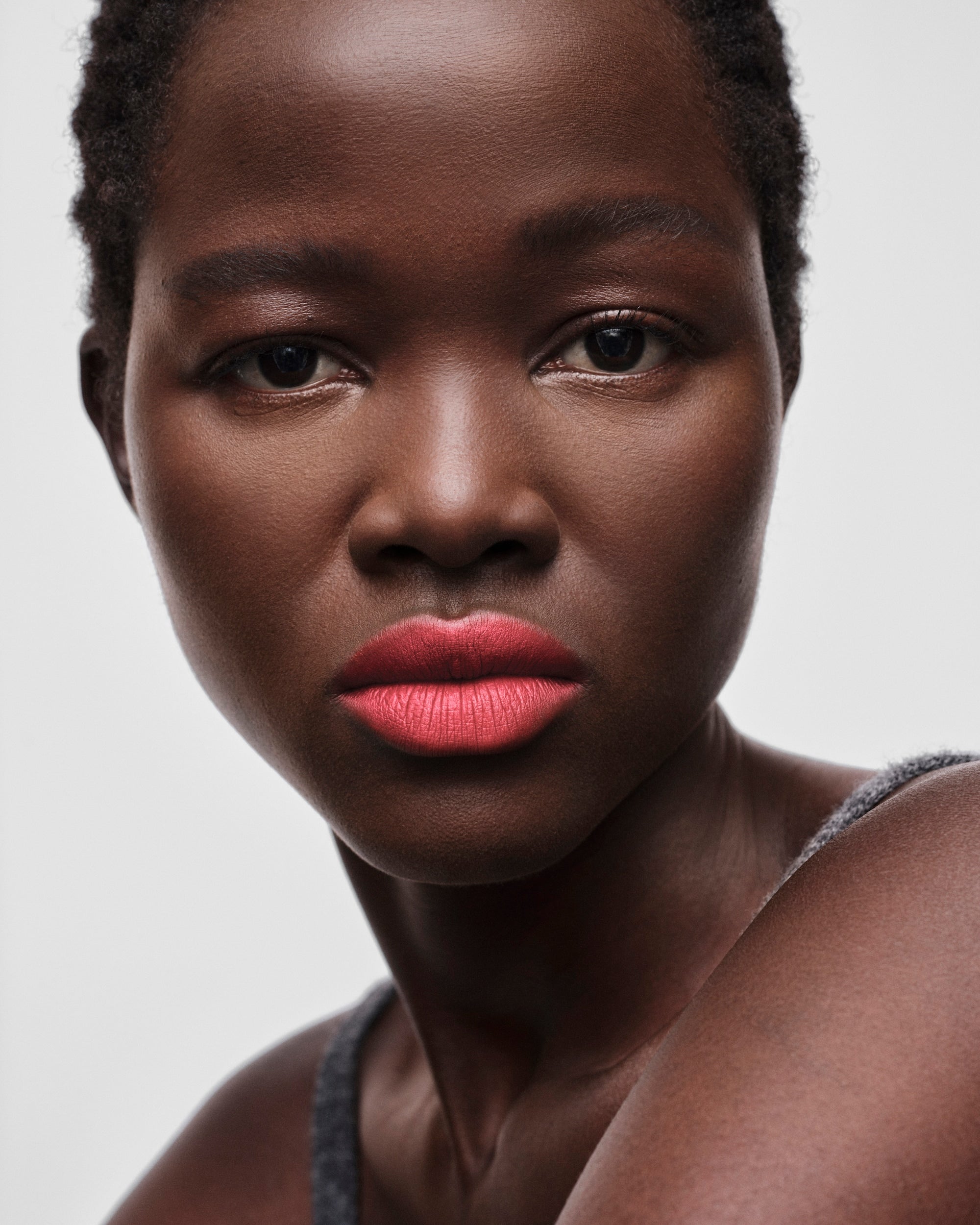 Son PRADA Monochrome Soft Matte Lipstick #R126 Scarlatto - Kallos Vietnam