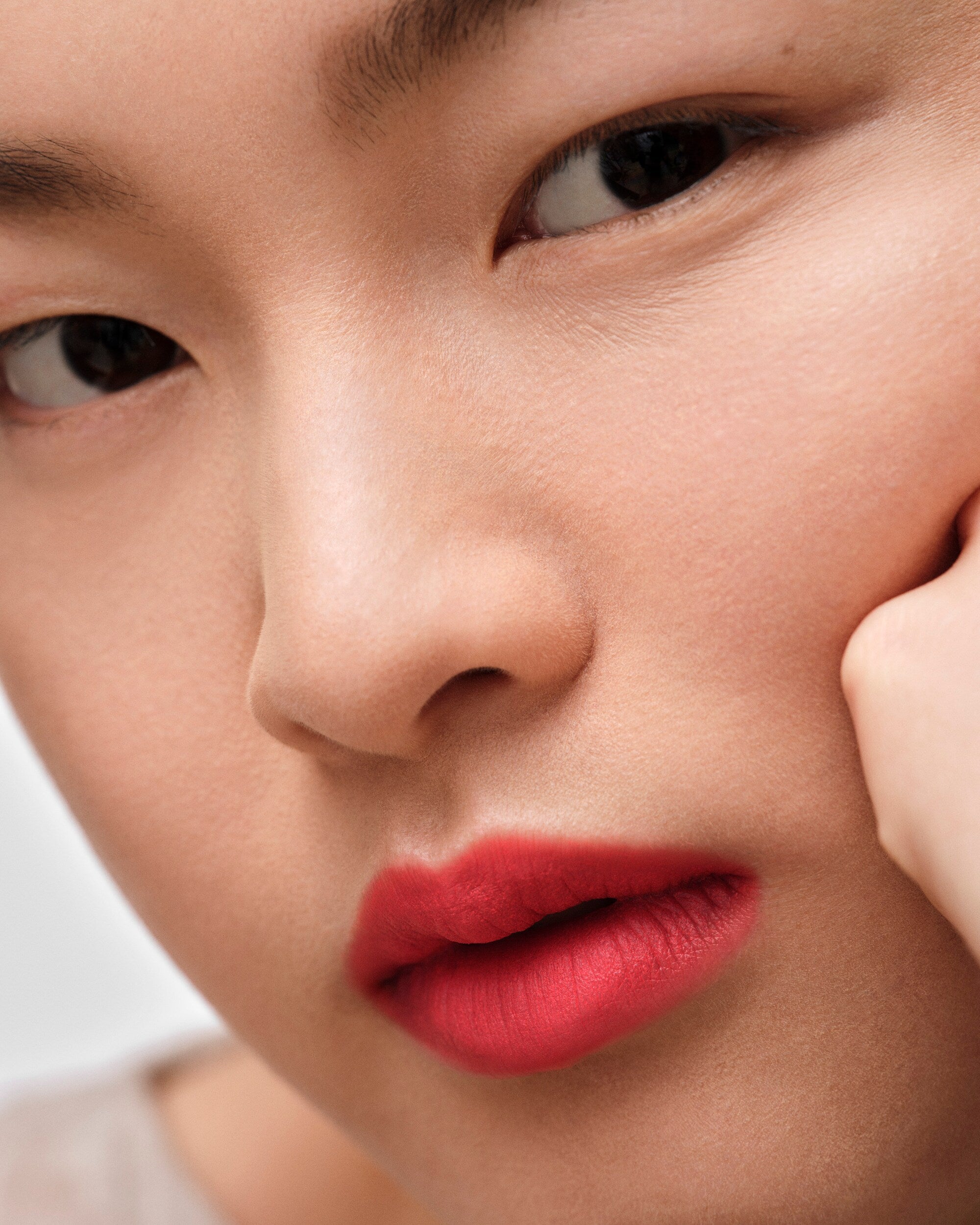 Son PRADA Monochrome Soft Matte Lipstick #R127 Carminio - Kallos Vietnam