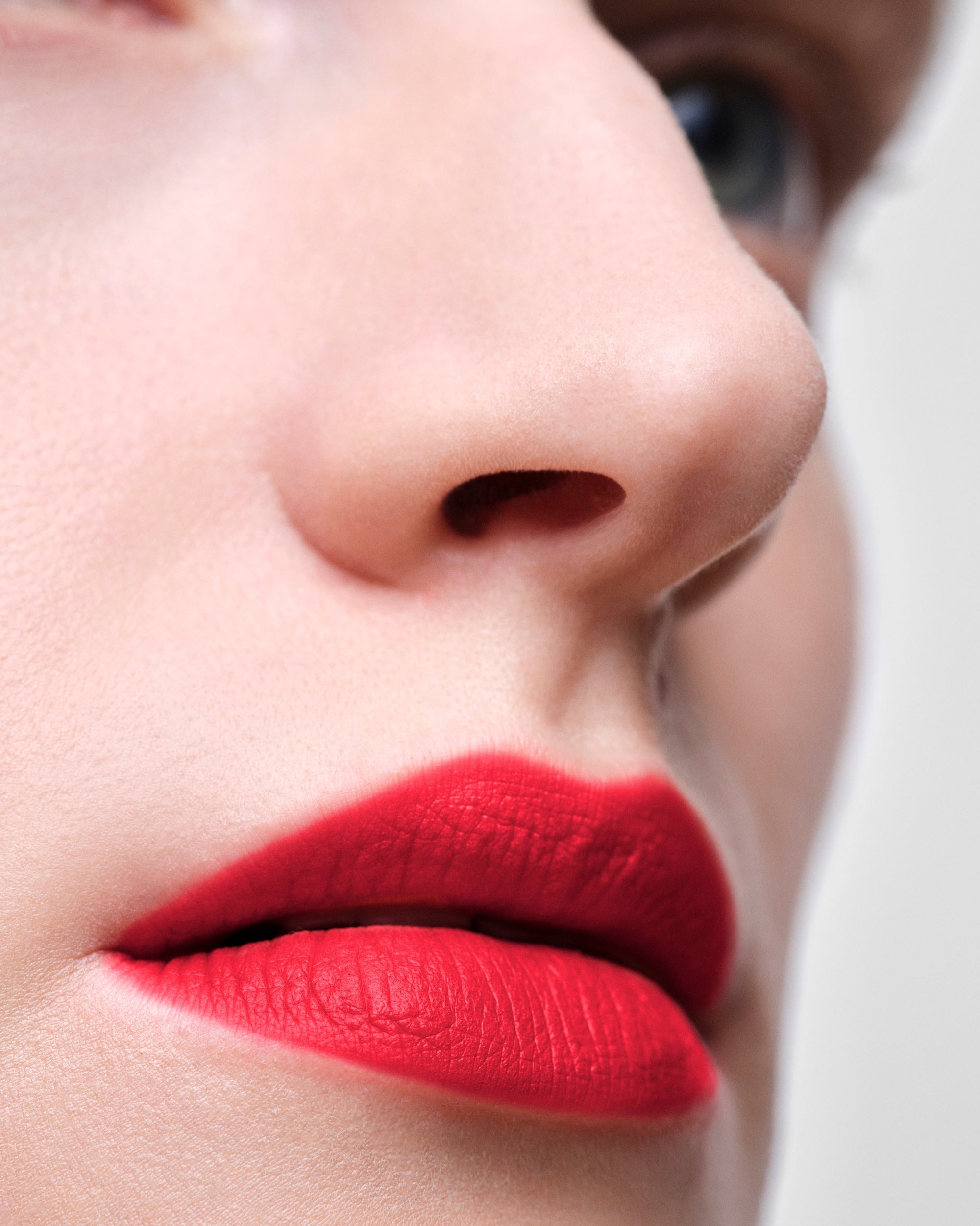 Son PRADA Monochrome Soft Matte Lipstick #R127 Carminio - Kallos Vietnam