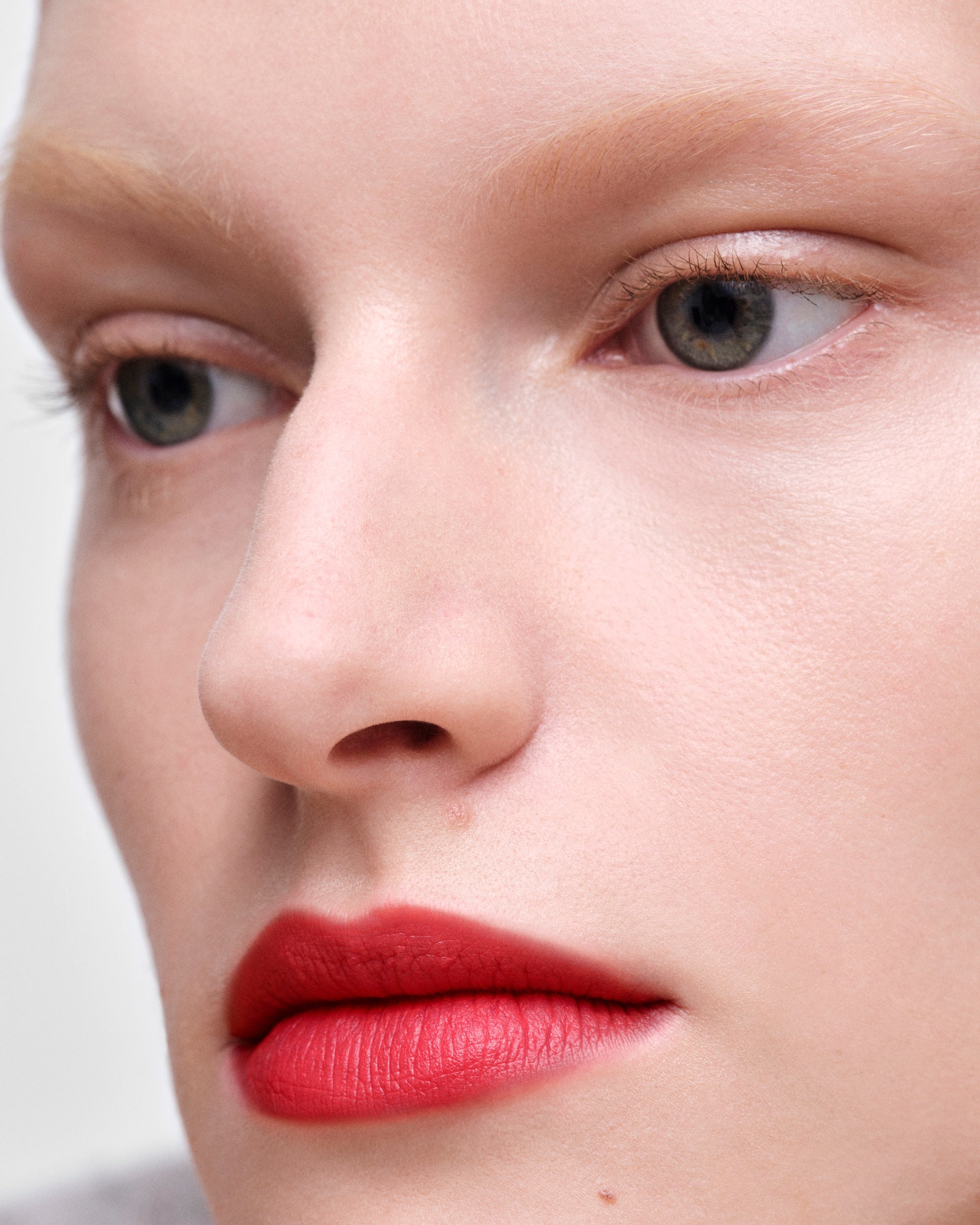 Son PRADA Monochrome Soft Matte Lipstick #R129 Lacca - Kallos Vietnam