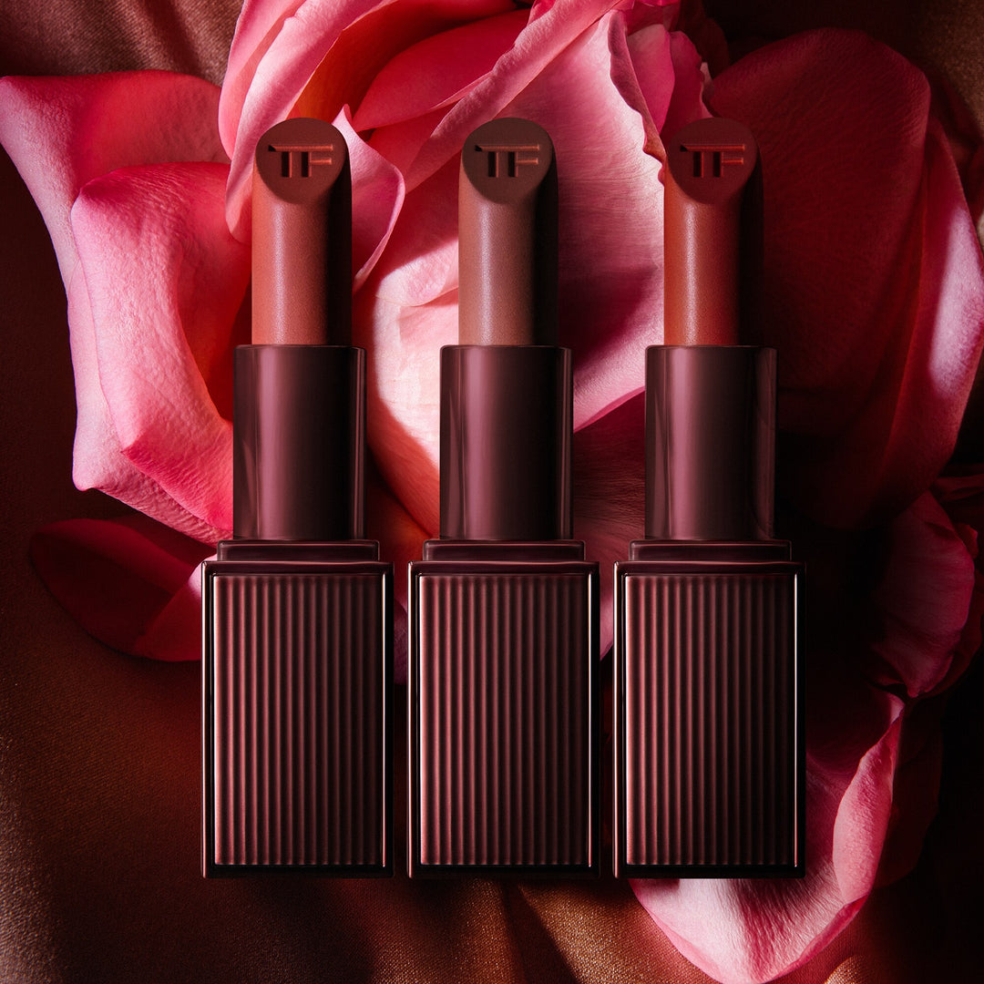 Son TOM FORD Café Rose Lip Color Matte #02 Rose Petal - Deep Red - Kallos Vietnam