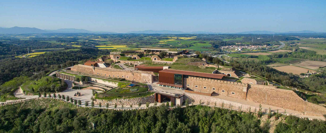 Tạp Chí TRAVEL+LEISURE Magazine #April 2025 - Kallos Vietnam