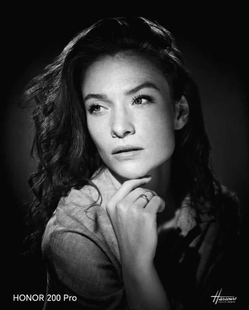 Tạp Chí VOGUE (France) Magazine #August 2024 - Kallos Vietnam