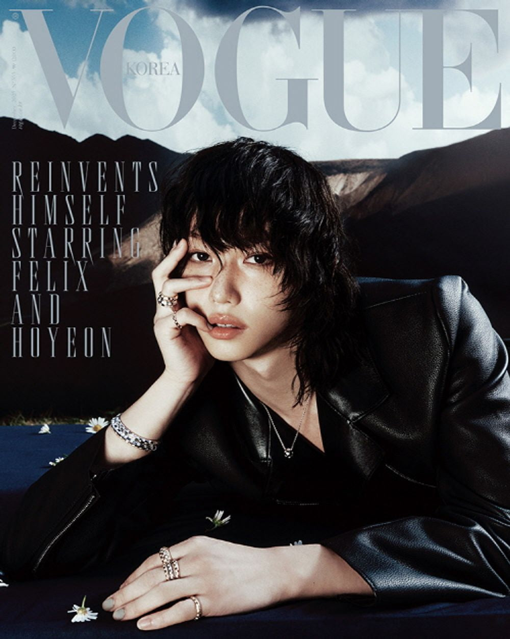 Tạp Chí VOGUE (Korea) Magazine #December 2025 - Felix (Stray Kids)-Kallos