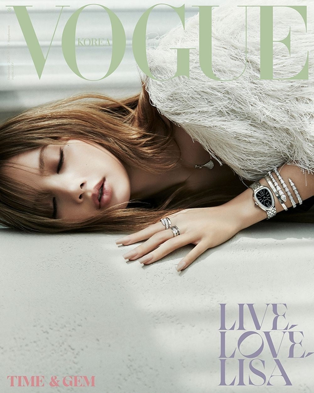 Tạp Chí VOGUE (Korea) Magazine #December 2025 - Jung Ho-yeon-Kallos