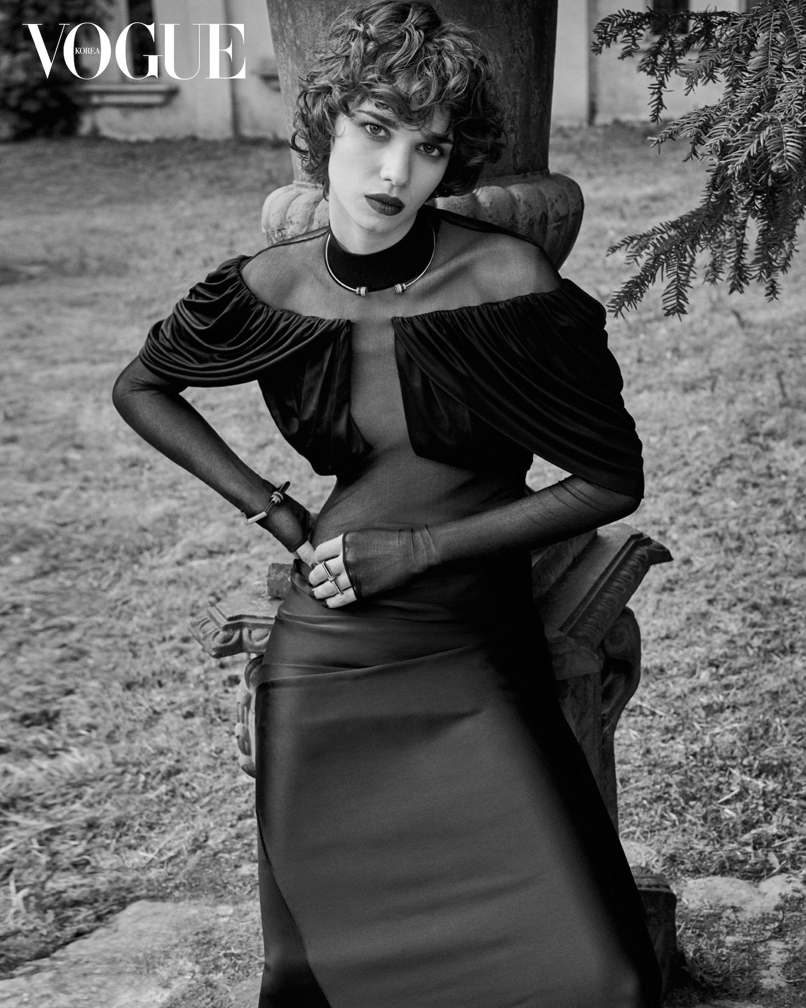 Tạp Chí VOGUE (Korea) Magazine #June 2025 - Mathilda-Kallos