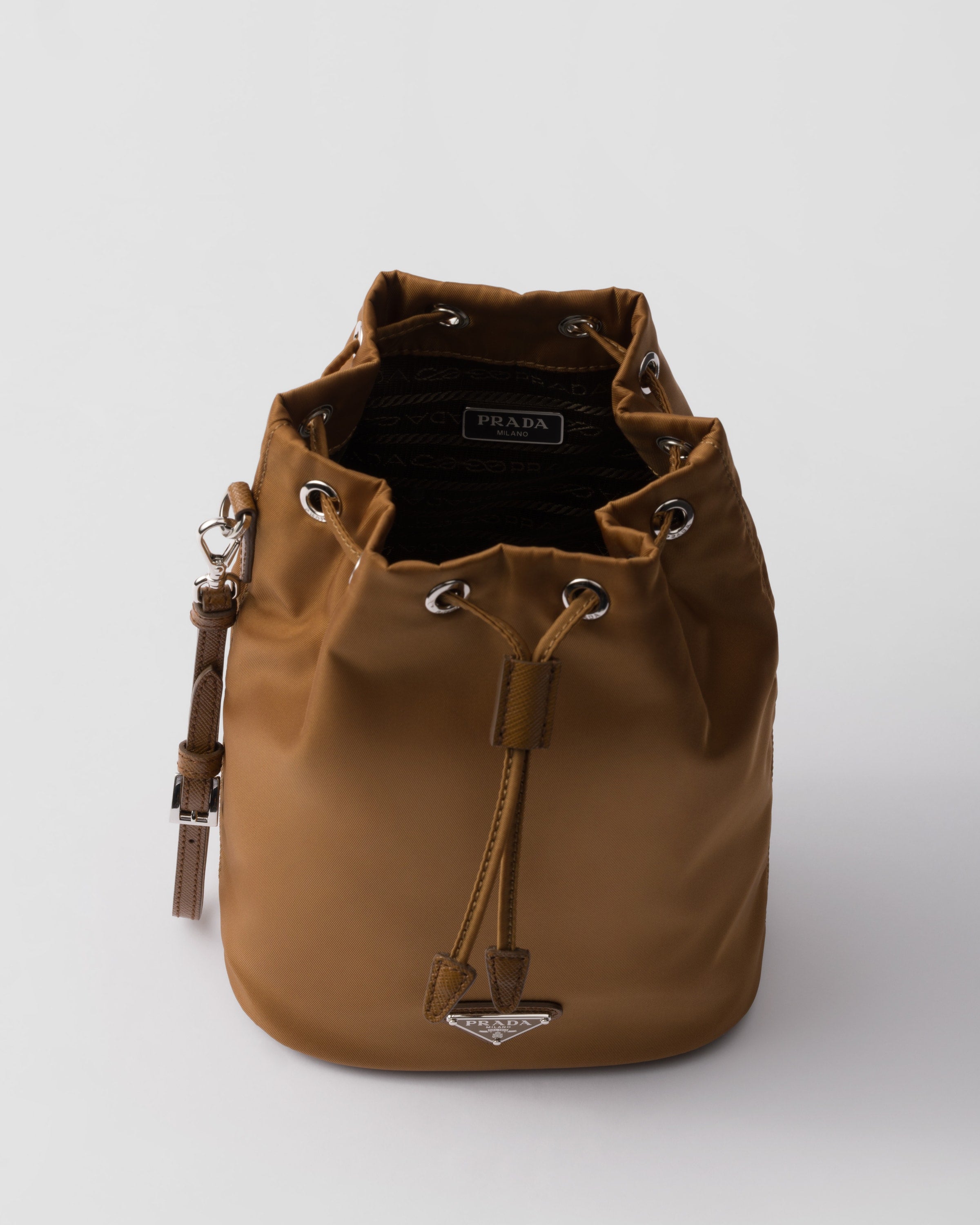 Túi PRADA Re-Nylon Pouch #Brandy-Kallos