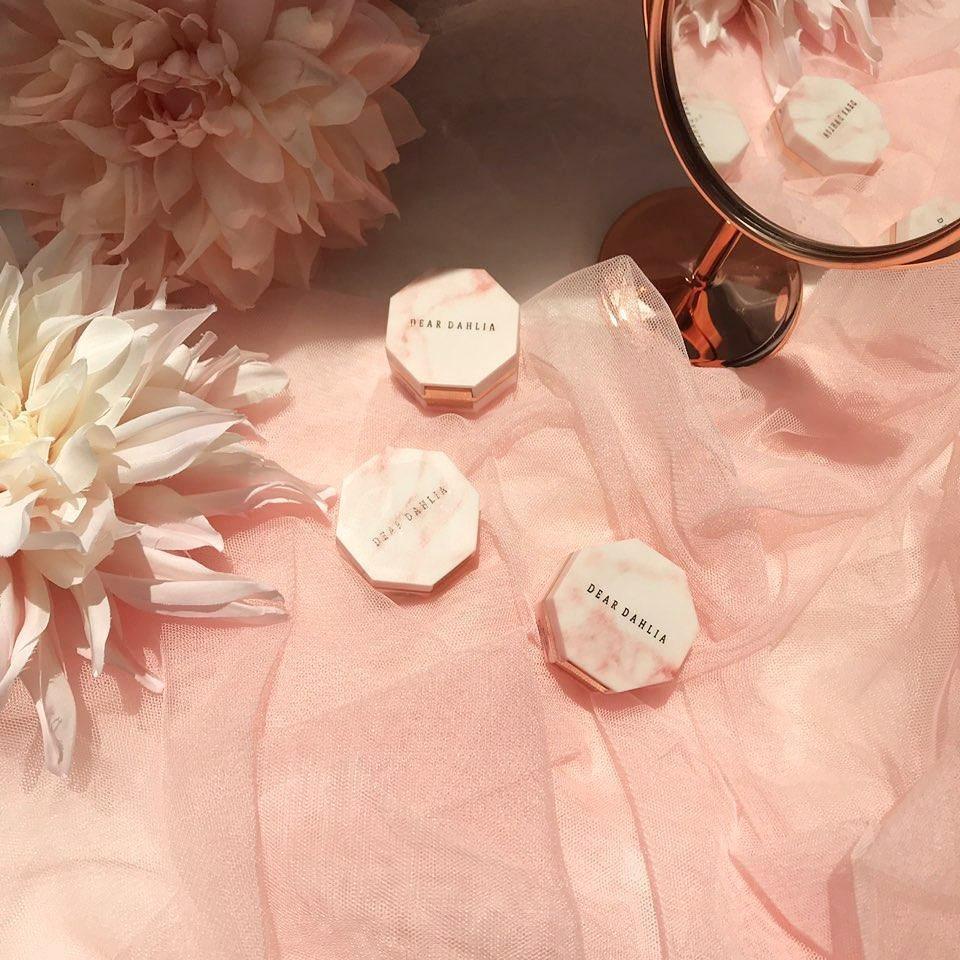 Kem Nền Dear Dahlia Pure Moisture Cushion Foundation Blooming Edition - Kallos Vietnam